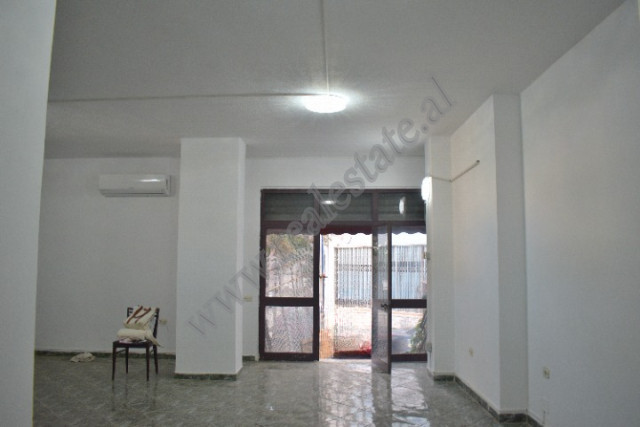 Commercial space for rent in Bardhok Biba in Tirana.&nbsp;
The environment it is positioned on the 